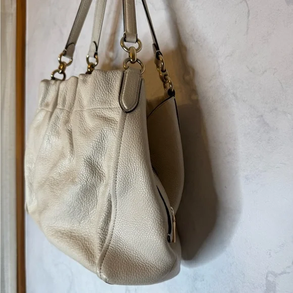 Coach maya shoulder bag in pebbled leather chalk off white - Picture 6 of 11